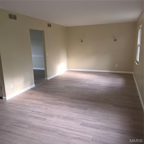 6670 Chesapeake Drive D, Florissant, MO 63033