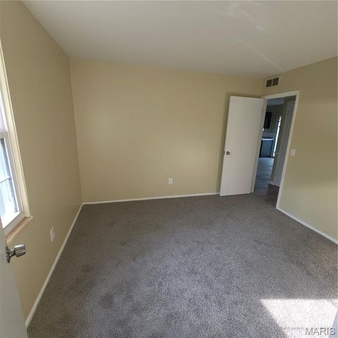 6670 Chesapeake Drive D, Florissant, MO 63033