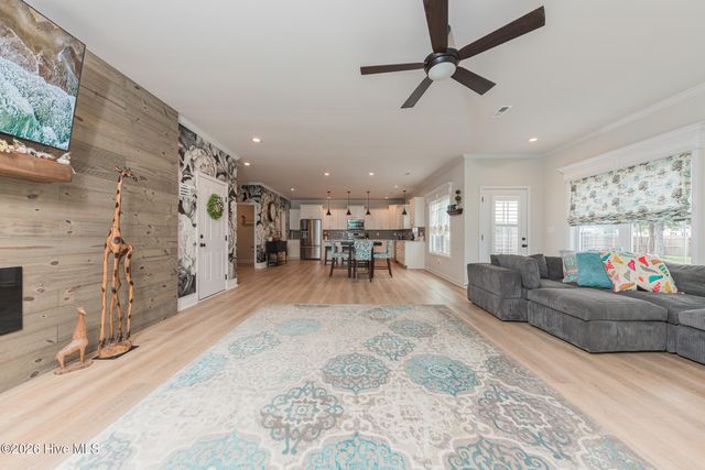 101 Kings Harbor Drive, Holly Ridge, NC 28445