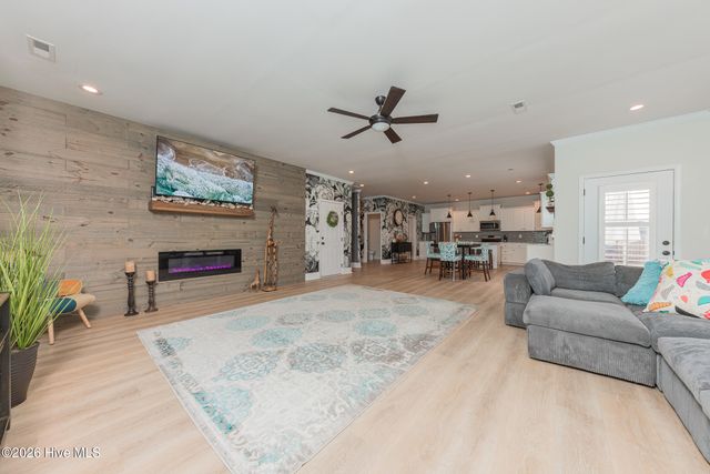 101 Kings Harbor Drive, Holly Ridge, NC 28445