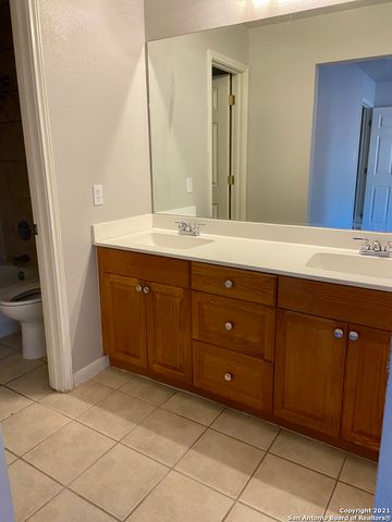 40 CHAPEL HILL CIR, San Antonio, TX 78240