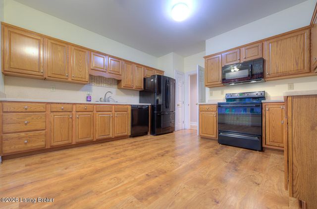 5939 Ashwood Bluff Dr, Louisville, KY 40207