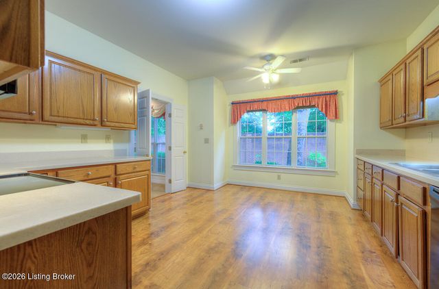 5939 Ashwood Bluff Dr, Louisville, KY 40207