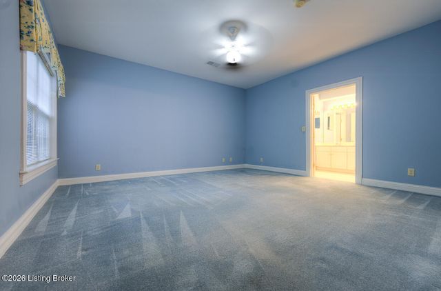 5939 Ashwood Bluff Dr, Louisville, KY 40207