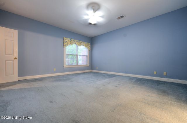 5939 Ashwood Bluff Dr, Louisville, KY 40207