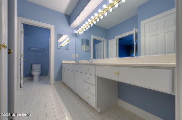 5939 Ashwood Bluff Dr, Louisville, KY 40207