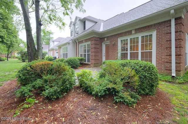 5939 Ashwood Bluff Dr, Louisville, KY 40207