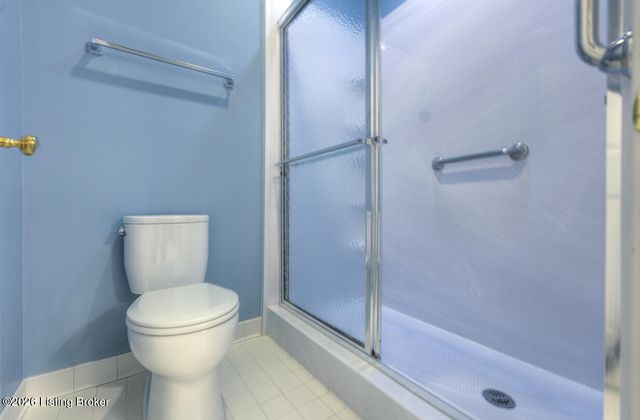 5939 Ashwood Bluff Dr, Louisville, KY 40207