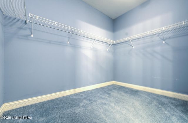 5939 Ashwood Bluff Dr, Louisville, KY 40207