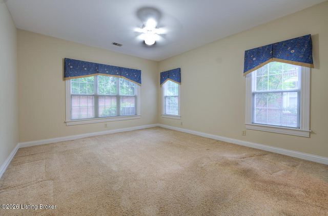 5939 Ashwood Bluff Dr, Louisville, KY 40207