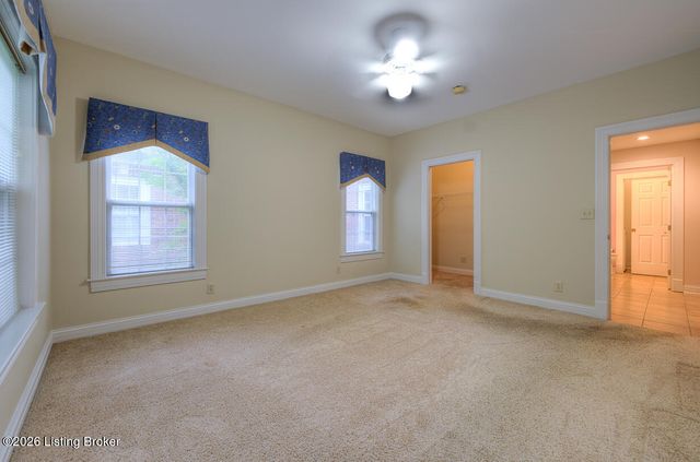 5939 Ashwood Bluff Dr, Louisville, KY 40207