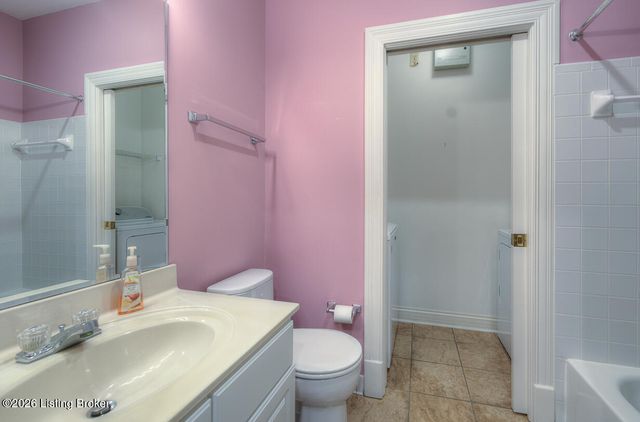 5939 Ashwood Bluff Dr, Louisville, KY 40207