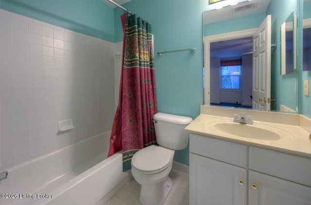 5939 Ashwood Bluff Dr, Louisville, KY 40207