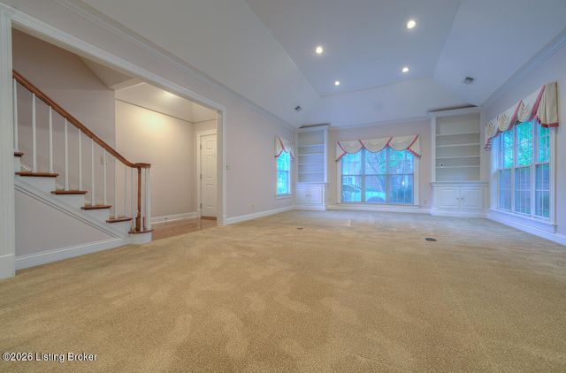 5939 Ashwood Bluff Dr, Louisville, KY 40207