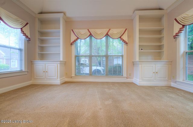 5939 Ashwood Bluff Dr, Louisville, KY 40207