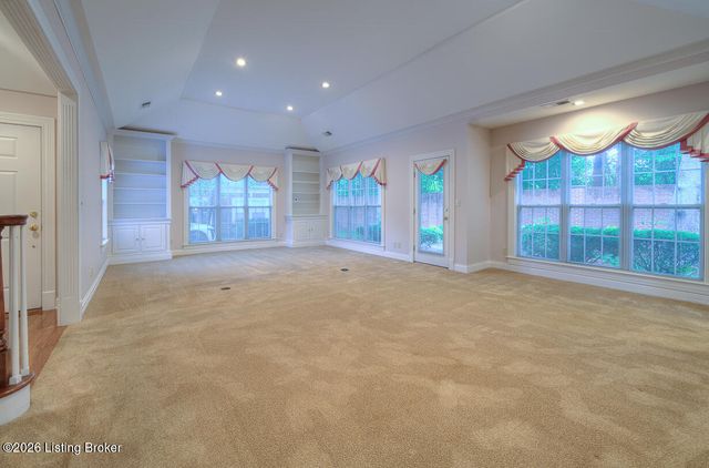 5939 Ashwood Bluff Dr, Louisville, KY 40207