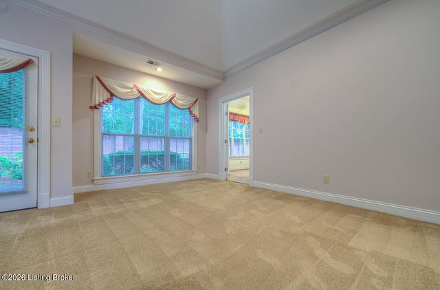 5939 Ashwood Bluff Dr, Louisville, KY 40207