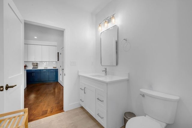 133 Boardman St PH6, Boston, MA 02128