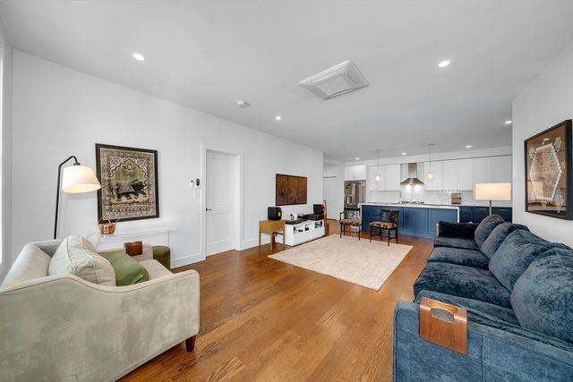 133 Boardman St PH6, Boston, MA 02128