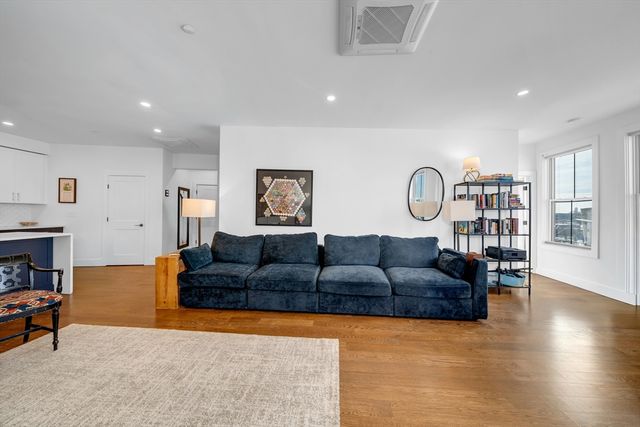 133 Boardman St PH6, Boston, MA 02128