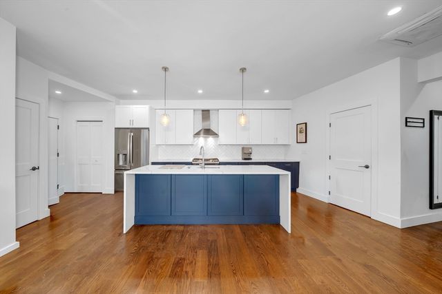 133 Boardman St PH6, Boston, MA 02128