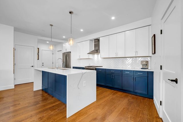 133 Boardman St PH6, Boston, MA 02128