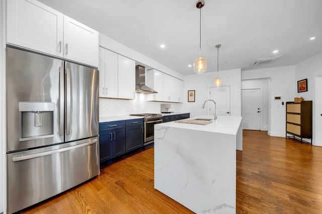 133 Boardman St PH6, Boston, MA 02128