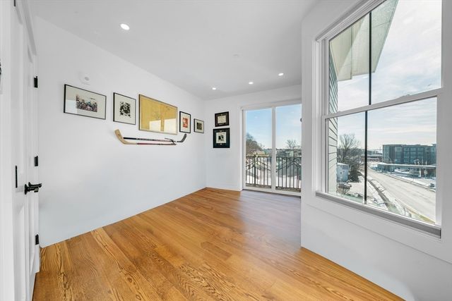 133 Boardman St PH6, Boston, MA 02128