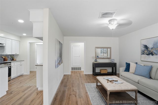 402 N Lincoln Avenue, Wagoner, OK 74467