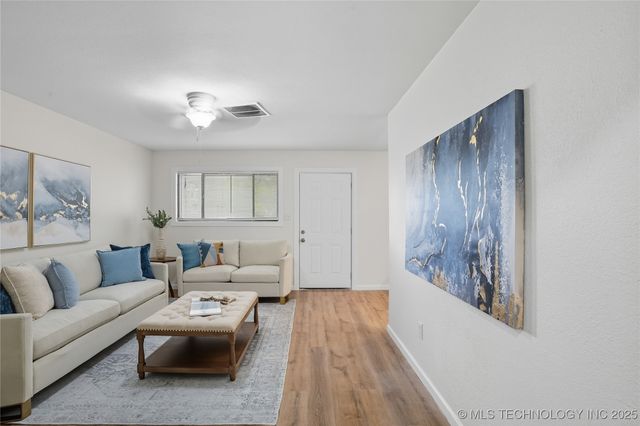 402 N Lincoln Avenue, Wagoner, OK 74467