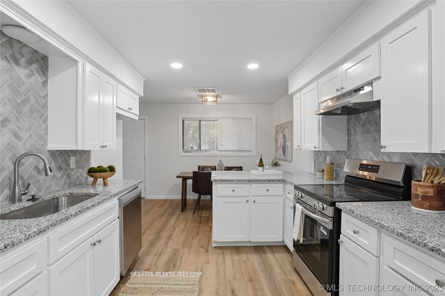 402 N Lincoln Avenue, Wagoner, OK 74467