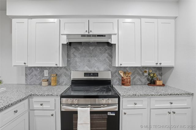 402 N Lincoln Avenue, Wagoner, OK 74467