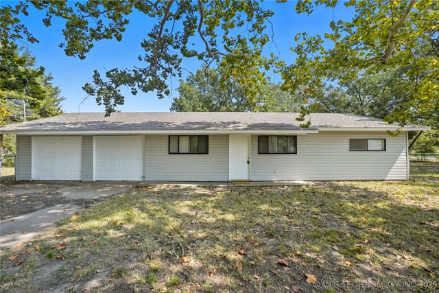 402 N Lincoln Avenue, Wagoner, OK 74467