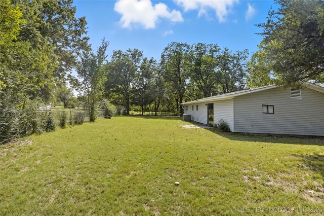 402 N Lincoln Avenue, Wagoner, OK 74467