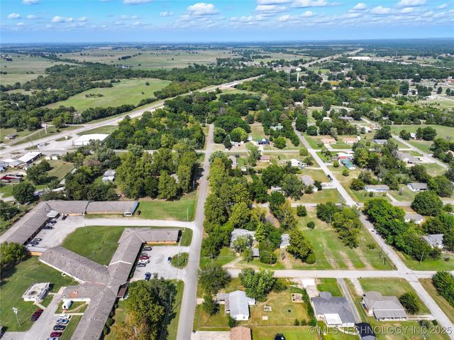 402 N Lincoln Avenue, Wagoner, OK 74467