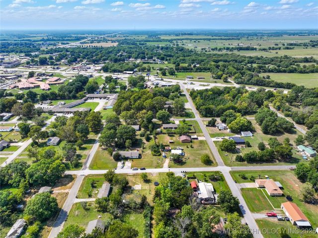 402 N Lincoln Avenue, Wagoner, OK 74467