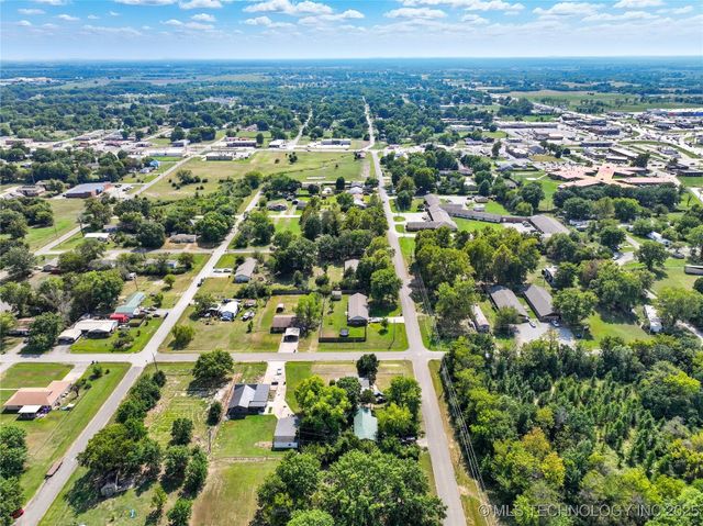 402 N Lincoln Avenue, Wagoner, OK 74467