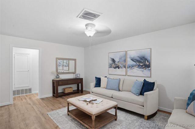 402 N Lincoln Avenue, Wagoner, OK 74467