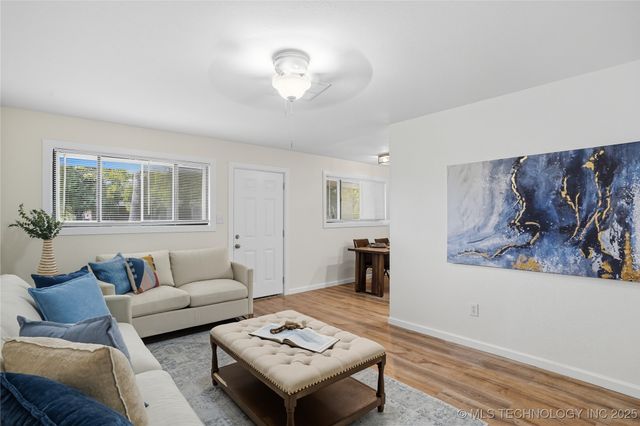 402 N Lincoln Avenue, Wagoner, OK 74467