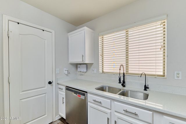 8616 W CROWN KING Road, Tolleson, AZ 85353