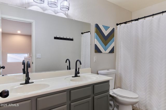 8616 W CROWN KING Road, Tolleson, AZ 85353