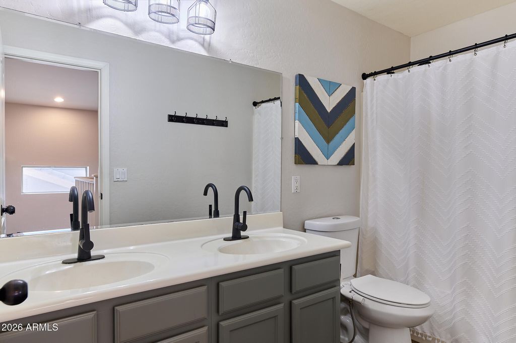 Image 15 of property listing at 8616 W CROWN KING Road, Tolleson, AZ 85353