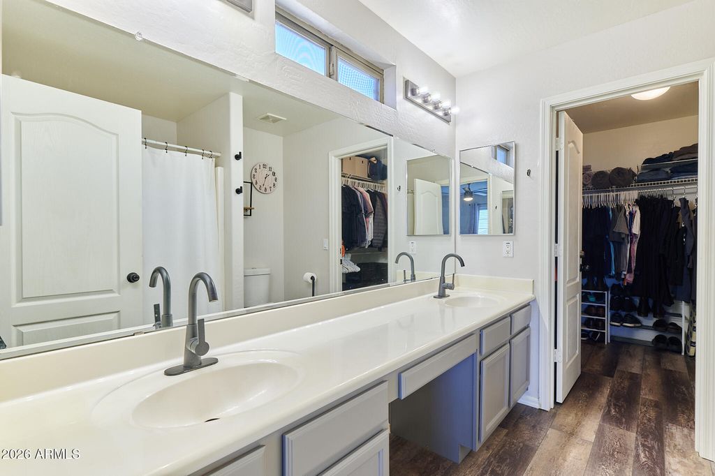 Image 22 of property listing at 8616 W CROWN KING Road, Tolleson, AZ 85353