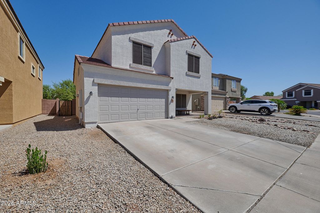 Image 3 of property listing at 8616 W CROWN KING Road, Tolleson, AZ 85353