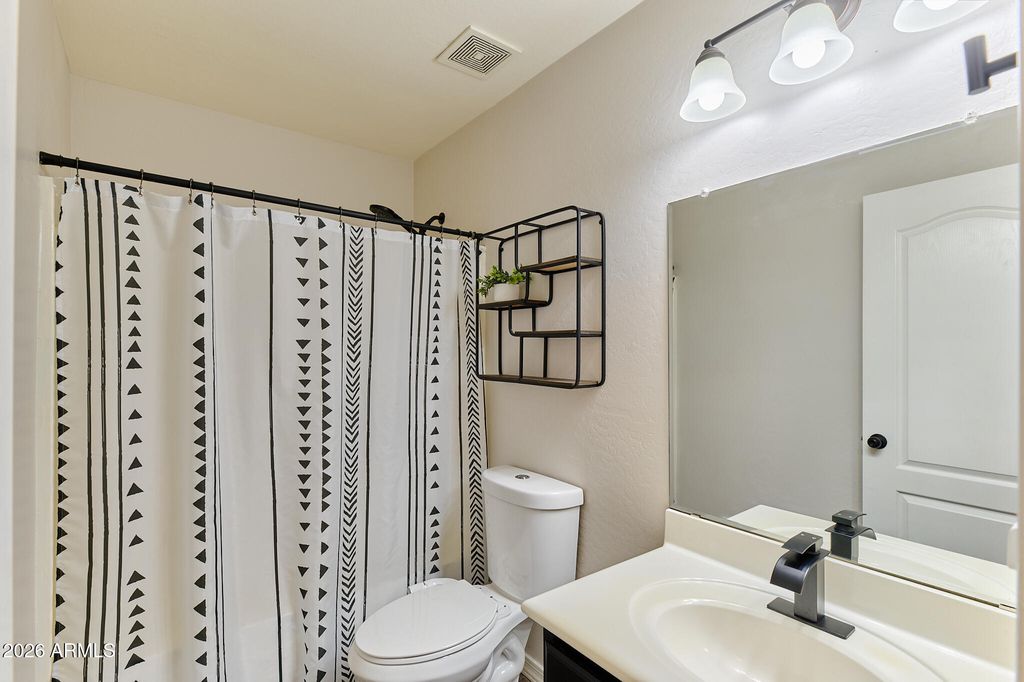Image 5 of property listing at 8616 W CROWN KING Road, Tolleson, AZ 85353