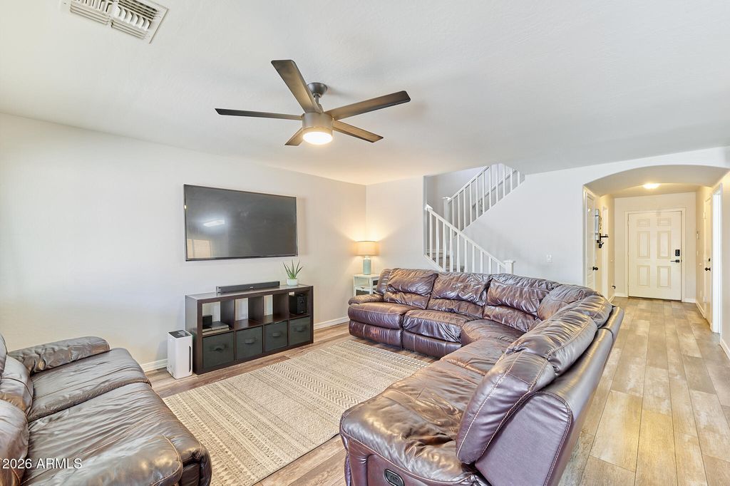 Image 7 of property listing at 8616 W CROWN KING Road, Tolleson, AZ 85353