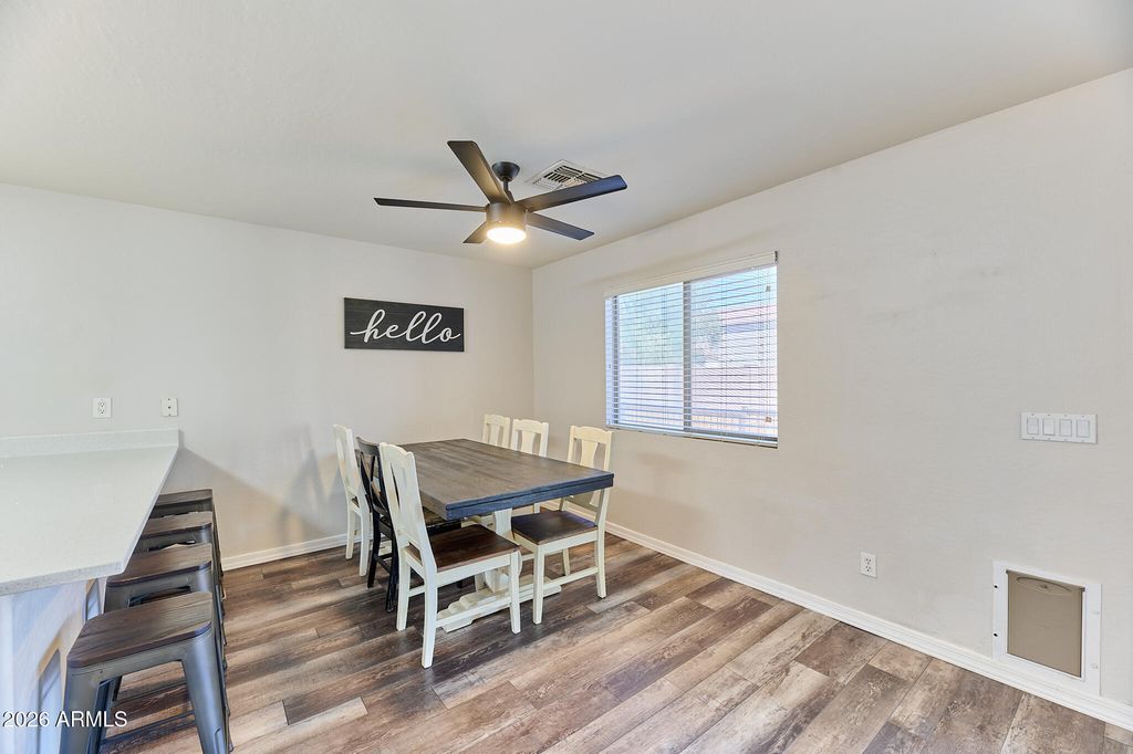 Image 8 of property listing at 8616 W CROWN KING Road, Tolleson, AZ 85353