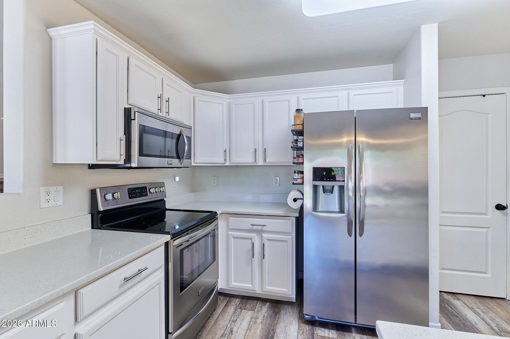 Image 9 of property listing at 8616 W CROWN KING Road, Tolleson, AZ 85353