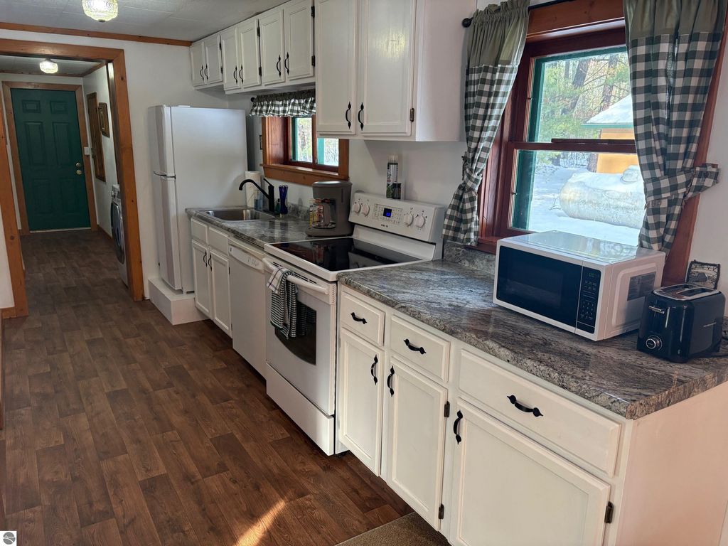 Image 18 of property listing at 19248 Caberfae Highway, Wellston, MI 49689