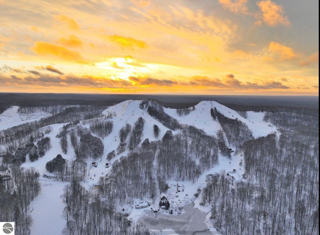 Image 39 of property listing at 19248 Caberfae Highway, Wellston, MI 49689